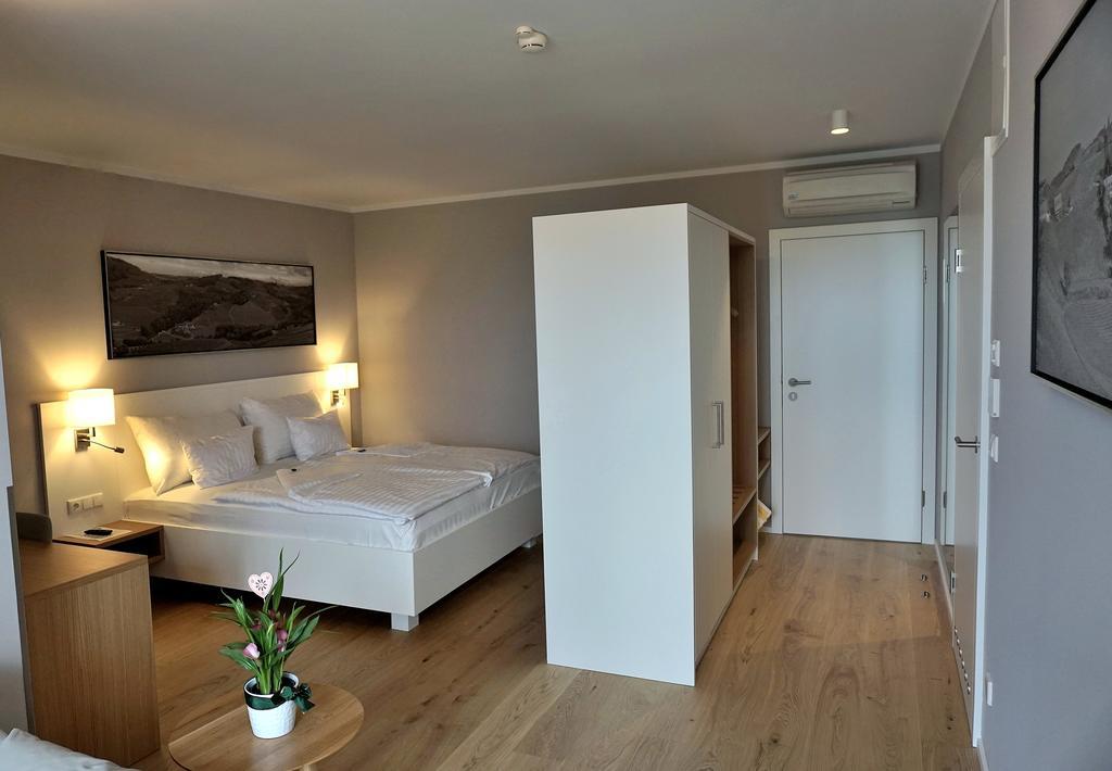 Hotel Weinrefugium Brolli à Gamlitz Extérieur photo